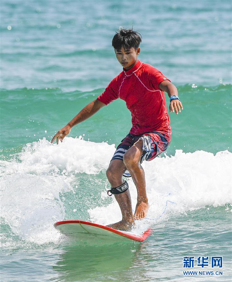 苏超与琼超中国草根足球的一体两面(图1)