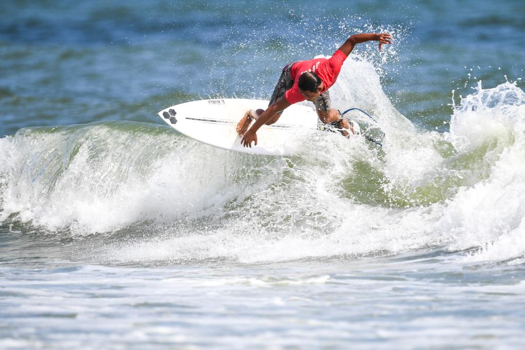 四川省第十五届运动会帆船（帆板）、冲浪比赛开赛(图1)