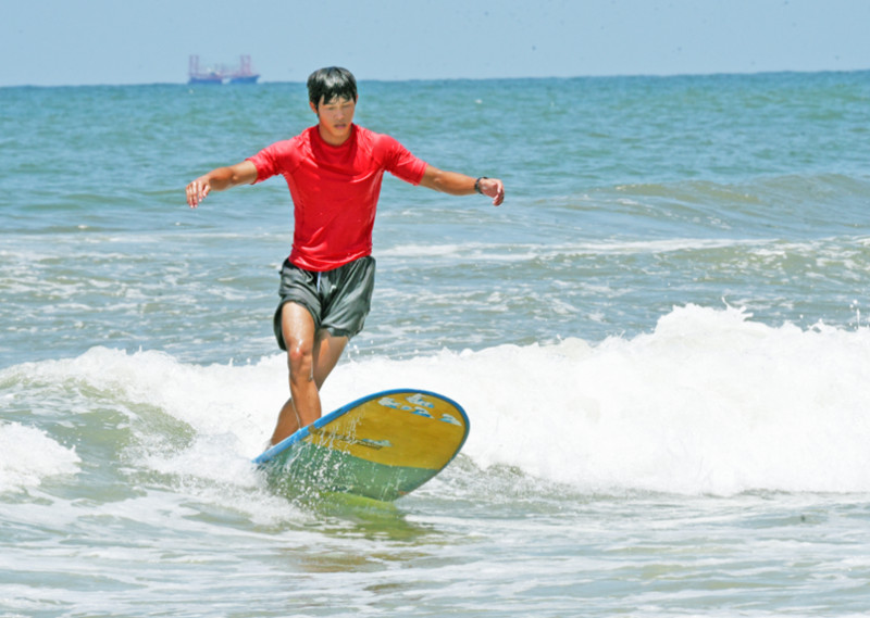 激荡水波：四川省第十五届运动会帆船与冲浪比赛精彩开幕(图1)