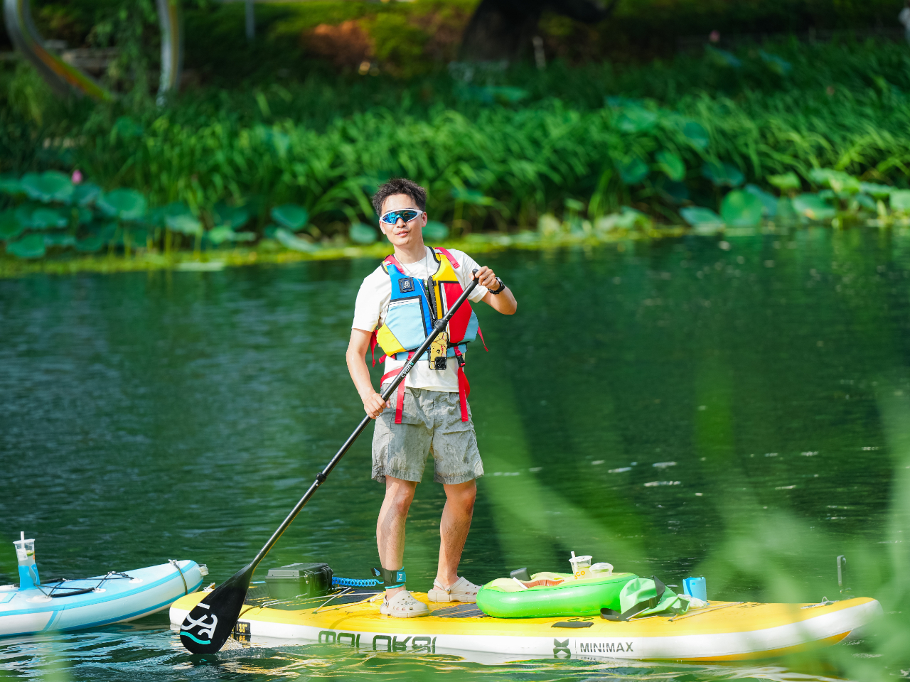 青年者说｜把桨板玩成派对阿珂如何用小众运动回应大时代(图1)