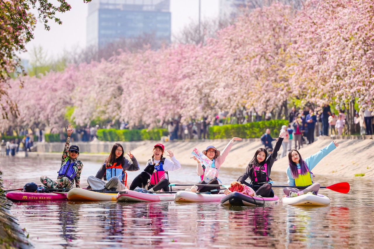 青年者说｜把桨板玩成派对阿珂如何用小众运动回应大时代(图2)