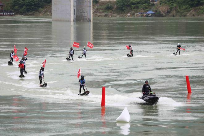 第十五届中国·彭水水上运动大赛2026中国动力冲浪板超级联赛开幕(图1)